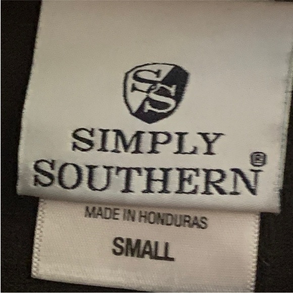 🔵 SALE 3/$25 SIMPLY SOUTHERN BLACK GOLD PINEAPPLE GRAPHIC LONG SLEEVE TEE SHIRT - Picture 10 of 12